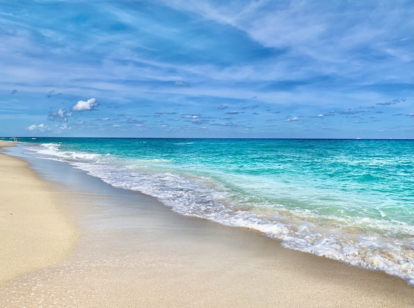Beach nearby, sun-loungers, beach towels