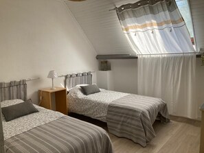 3 室のベッドルーム、アイロン / アイロン台、旅行用ベビーベッド、WiFi (無料)