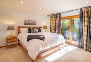 6 bedrooms, iron/ironing board, internet - Game Room, Sauna, Bonus Apartment Near Wintergreen Resort! (Nellysford)