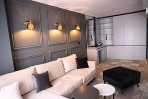 Junior Studio Suite