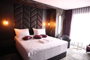 Chambre Standard, 1 grand lit | Literie de qualité supérieure, matelas mémoire de forme, minibar, bureau