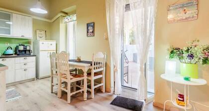 Kalamata Rose Nest - Urban Comfy Escape
