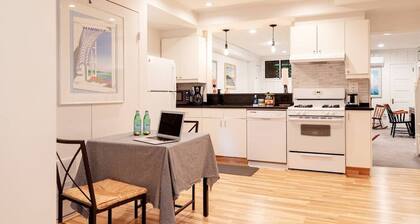 Huge Studio w/ Full Kitchen // W/D // Parking