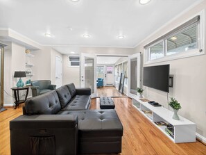 TV, peis og kontorer