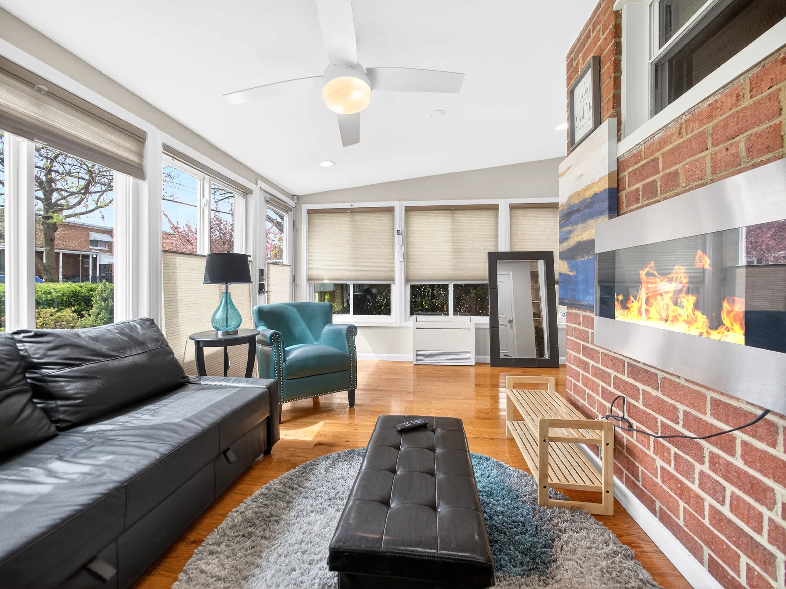 TV, fireplace, offices
