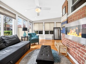 TV, peis og kontorer