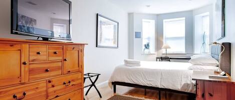 2 chambres, fer et planche à repasser, Wi-Fi, draps fournis