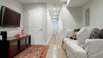 TV, Netflix, streaming services