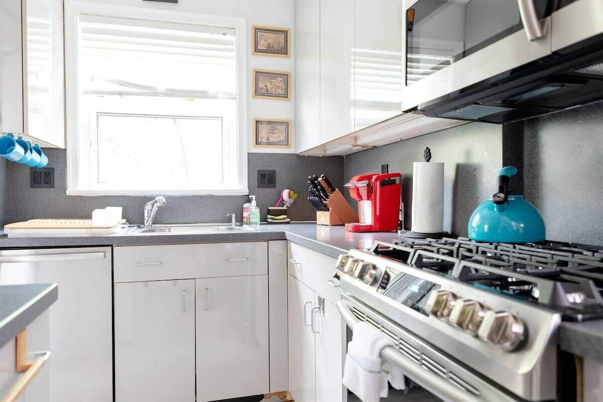 雪櫃、微波爐、焗爐、爐具