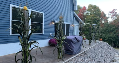 Clean and cozy total eclipse retreat, perfect for enjoying the Adirondacks!