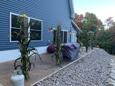 Clean and cozy total eclipse retreat, perfect for enjoying the Adirondacks!