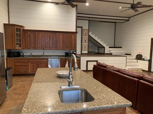 Clean and cozy total eclipse retreat, perfect for enjoying the Adirondacks!