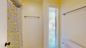 Combined shower/bathtub