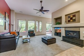 Télévision, cheminée