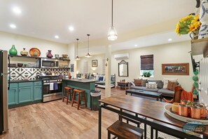 Interior - Downtown Hideaway |Entire Building |Fun, Convenient & Comfortable |Sleeps 16 |1000+ 5 Star Reviews (Lake Geneva)