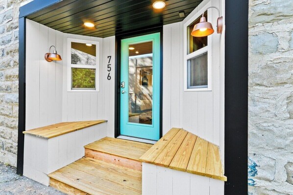 Exterior detail - Downtown Hideaway- Lower (Lake Geneva)