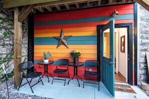 Outdoor dining - Downtown Hideaway- Lower (Lake Geneva)