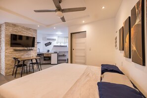 5 chambres, fer et planche à repasser, Wi-Fi gratuit, draps fournis