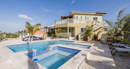The perfect place for family & friends to enjoy there vacation in Curacao.