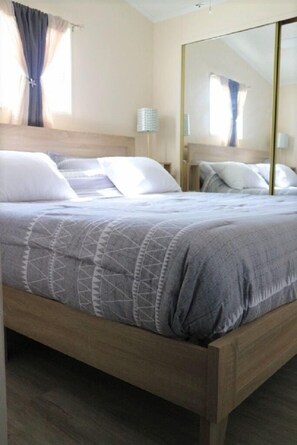 2 bedrooms, iron/ironing board, free WiFi, bed sheets