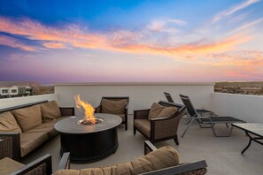 Terrace/patio - Coral Canyon Entourage, PRIVATE POOL, ping pong, and more! (Washtington)