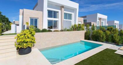Magnificent villa on the Finca golf course with private pool
