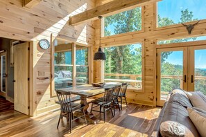 Dining - Panoramic Mountain Views!-Fenced Yard-Hot Tub-10 Minutes to Downtown Asheville (Asheville)