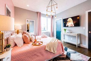 4 camere, una scrivania, ferro/asse da stiro, Wi-Fi