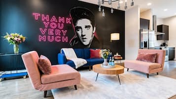 Télévision, chaîne hi-fi, espaces bureaux