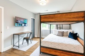 4 quartos, escrivaninha, ferros/tábuas de passar roupa, Wi-Fi