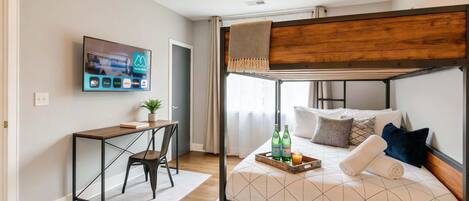 4 bedrooms, desk, iron/ironing board, WiFi
