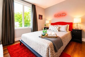 4 bedrooms, desk, iron/ironing board, WiFi