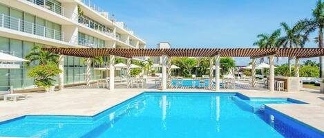 Outdoor pool, pool loungers