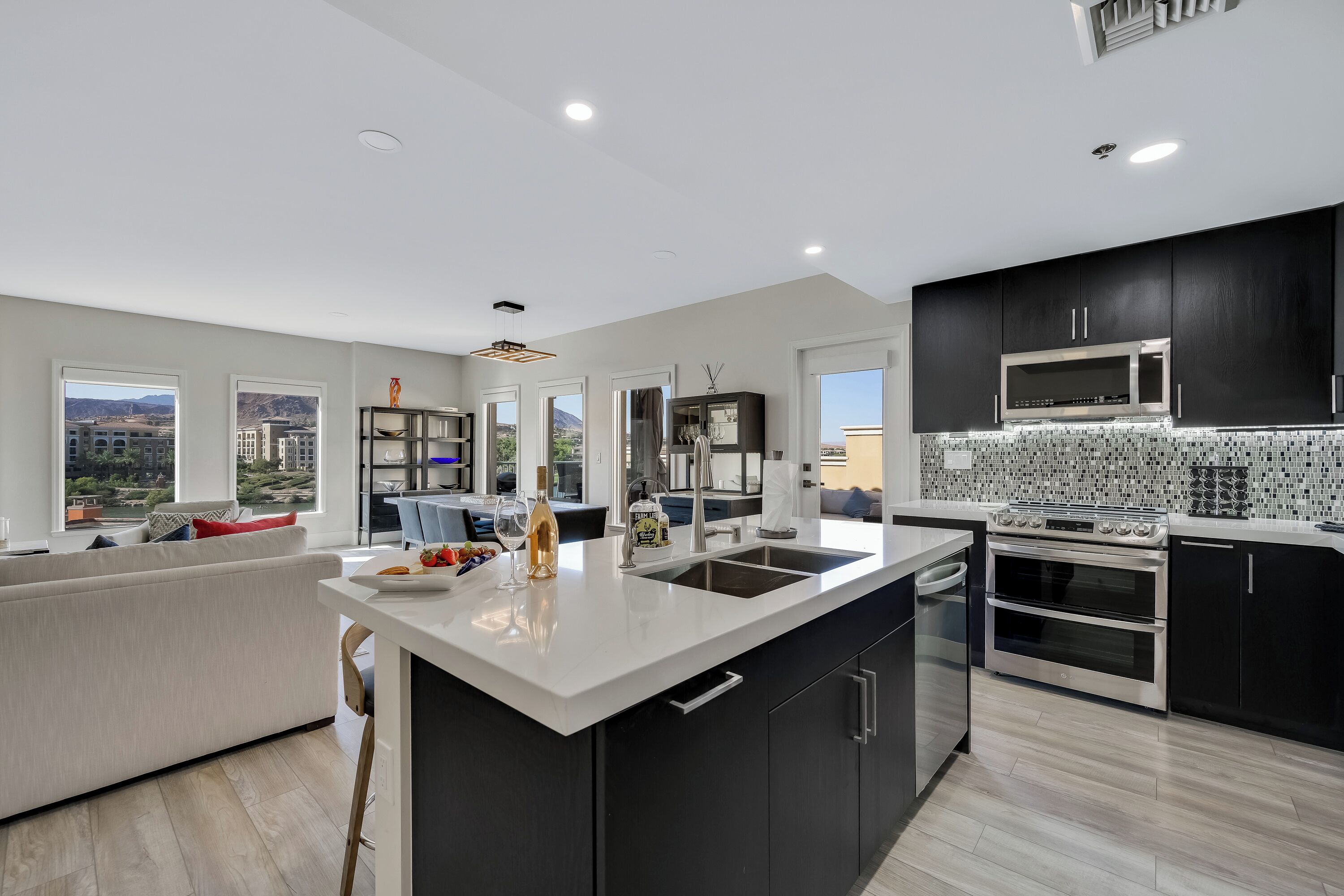 冷蔵庫、電子レンジ、コンロ、食器洗い機