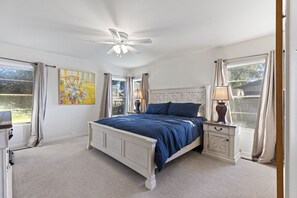 2 bedrooms, desk, travel cot, WiFi