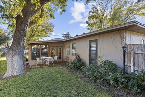 Outdoor dining - Kathryn`s Corner Cottage - Gorgeous Views (Alpine)