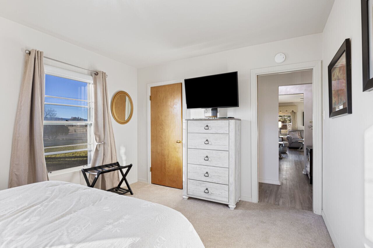 2 habitaciones, escritorio, cuna de viaje y wifi 