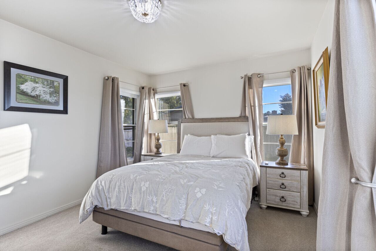 2 bedrooms, desk, travel crib, WiFi