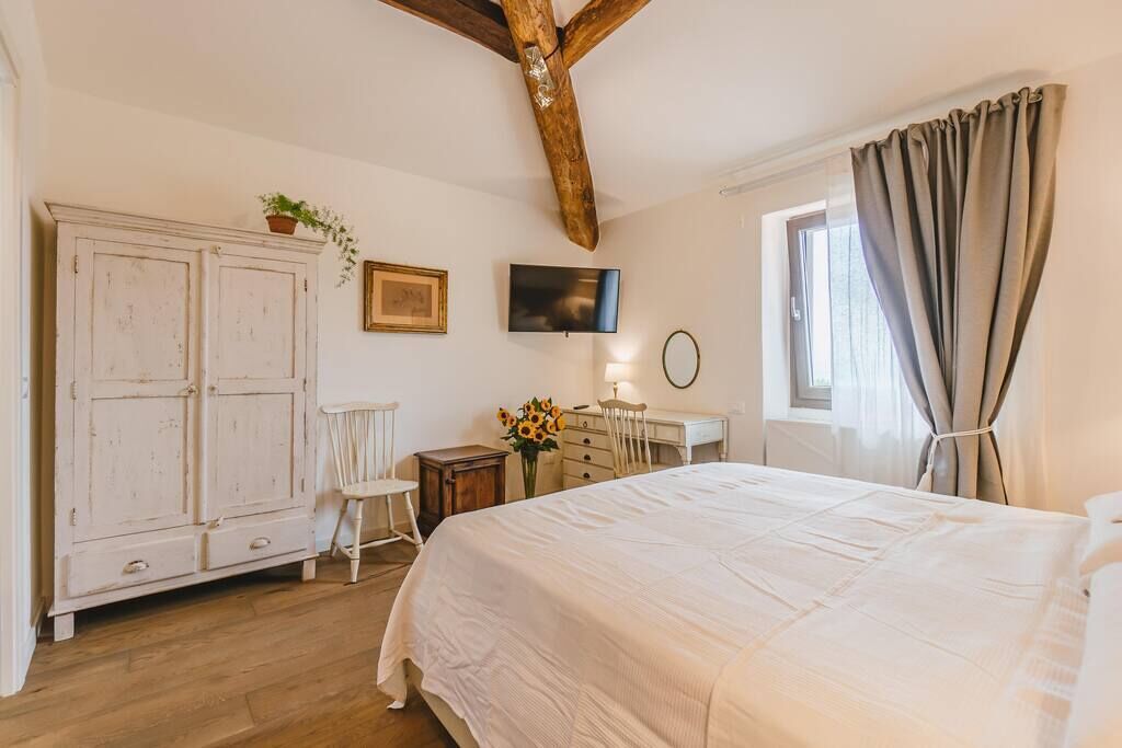 1 bedroom, travel crib, WiFi, bed sheets