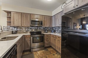 Fridge, microwave, stovetop, dishwasher