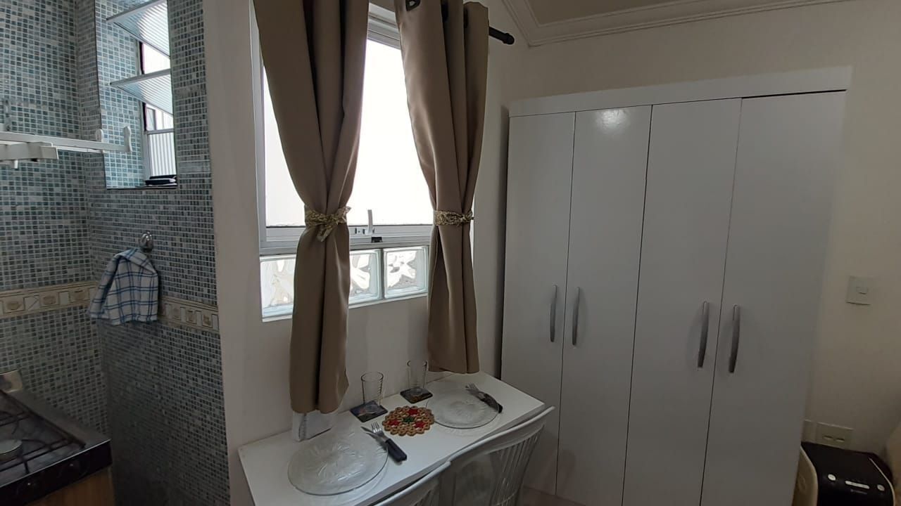 Jääkaappi, mikroaaltouuni, uuni, vedenkeitin