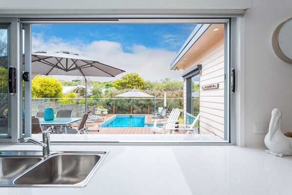 المنشأة من الداخل