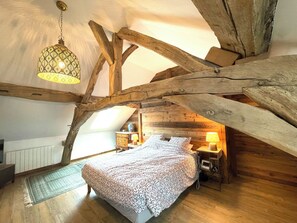 3 chambres, fer et planche à repasser, lit de bébé portatif