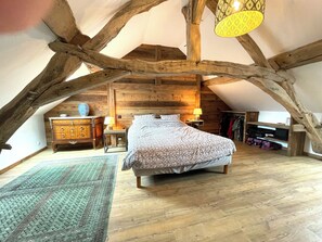 3 bedrooms, iron/ironing board, travel crib, free WiFi