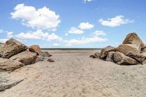 Beach nearby, sun-loungers, beach towels - Coastal Cozy Condo: Pet Friendly! Steps to Beach, Perfect for Relaxing Getaways! (Carolina Beach)