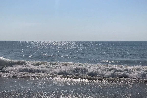 Beach nearby, sun-loungers, beach towels