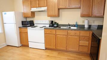 Apartment (2 Bedrooms) | Private kitchen | Fridge, microwave, oven, dishwasher