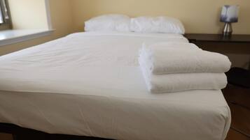 Apartment (2 Bedrooms) | 2 bedrooms, iron/ironing board, WiFi, bed sheets