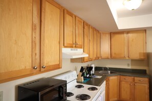 Apartment (2 Bedrooms) | Private kitchen