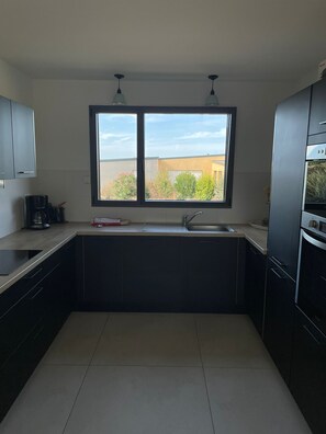 Frigorifero, microonde, forno, lavastoviglie